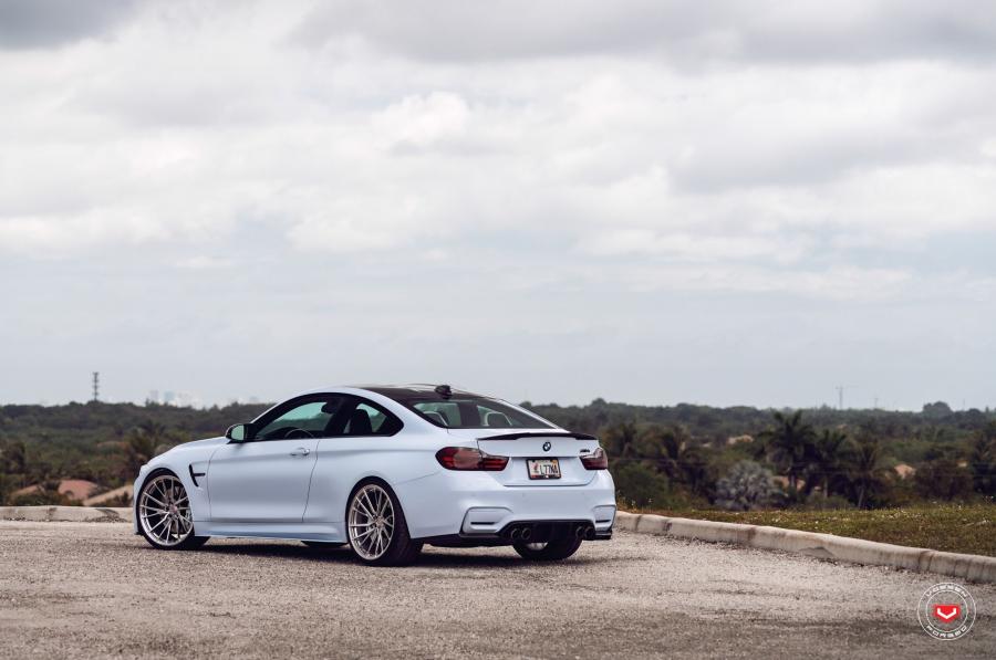  BMW M4 Coupe on Vossen Wheels (M-X4T) 2019 года  (фото 13 из 19)